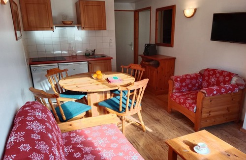 Bramans Apartment | Apartment with balcony for 6 people