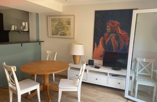Piraillan Apartment | Apartment with patio - Village du Canon, 50 m from the beach