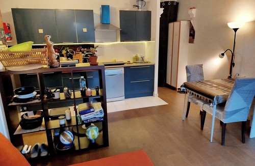 L'Hay-les-Roses Apartment | Apartment with terrace and private garden
