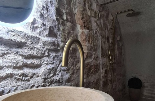 Paroisse Notre-Dame Apartment | Apartment with PRIVATE SPA