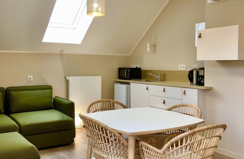 Lons-le-Saunier Apartment | App* 2/4 pers "Nature", air-conditioned with garden