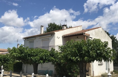 Saint-Paul-Trois-Chateaux Villa | Appartement Chaleureux au 1er Étage D'une Villa, Quartier Calme et Résidentiel