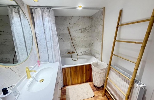 Lons-le-Saunier House | Appart cocooning terrasse