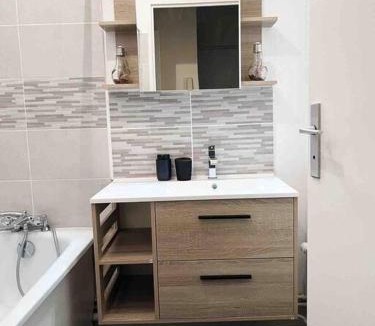 Bearn Apartment | Appart cosy rénové Terrasse & Jardin- 20 min Paris