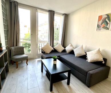 Republique–Point-du-Jour Apartment | Appart ensoleillé à Boulogne Billancourt