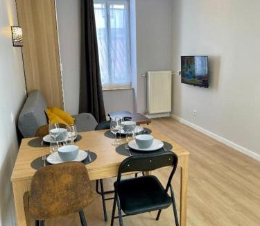 Le Creusot Apartment | Appart'Village Le Creusot centre - Parking facile - Bus gare TGV 17 min