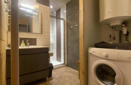 Saint-Jacques-des-Blats Cottage | Appartement Style Chalet 12 Personnes
