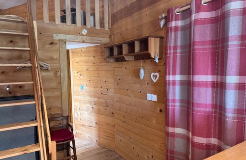 Saint-Jacques-des-Blats Apartment | Appartement Chalet, 8 personnes - L'Oustal