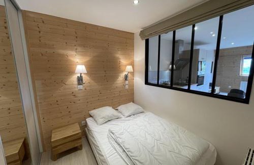 Saint-Jacques-des-Blats Apartment | Appartement cosy 6 couchages, accès pistes, parking - FR-1-787-1