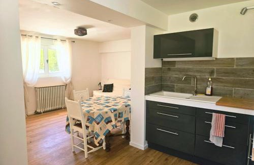 Montboucher-sur-Jabron Apartment | Appartement une chambre avec jardin