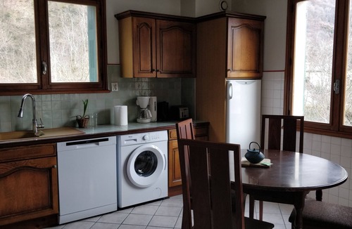La Bathie Apartment | Appartement à Louer Dans Maison Individuelle Avec un Grand Jardin