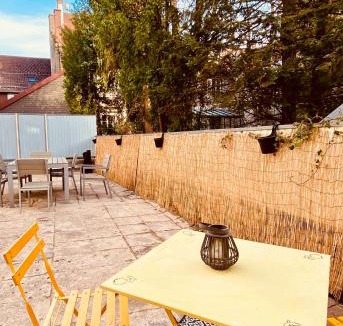 Pontarlier Apartment | Appartement 2 chambres avec terrasse vue sur jardin arboré