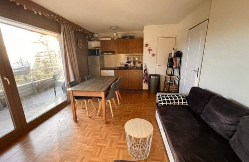 Chamrousse Apartment | Appartement 3 Chambres - Skis aux Pieds - Vue sur Piste