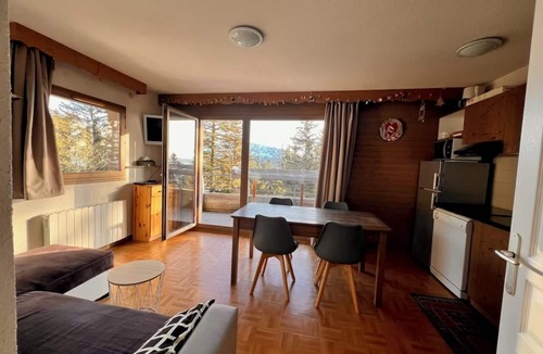 Chamrousse Apartment | Appartement 3 Chambres - Skis aux Pieds - Vue sur Piste
