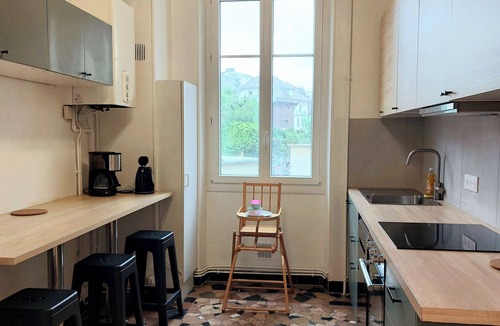 Up 1.5 Saint-Ferreol Apartment | Appartement Ancien Rénové et Spacieux à Louer