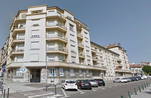Up 1.5 Saint-Ferreol Apartment | Appartement Ancien Rénové et Spacieux à Louer