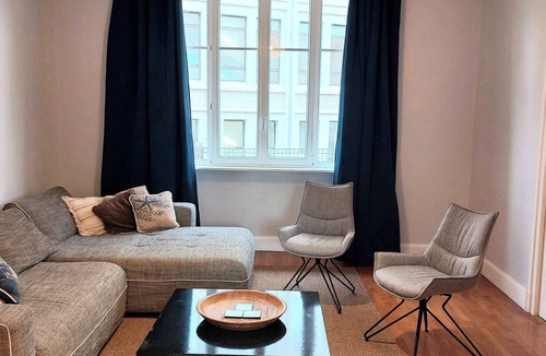 Up 1.5 Saint-Ferreol Apartment | Appartement Ancien Rénové et Spacieux à Louer