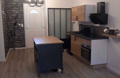Bourg-de-Thizy Apartment | Appartement, Avec Extérieurs,calme ,bien Équipé ,proche Autoroute et Commerces