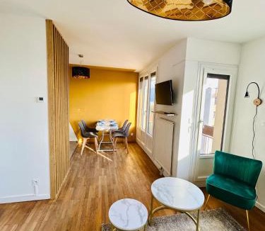 Meylan Apartment | Appartement Bellevue - T2 vue montagne - calme - parking gratuit - 4 personnes