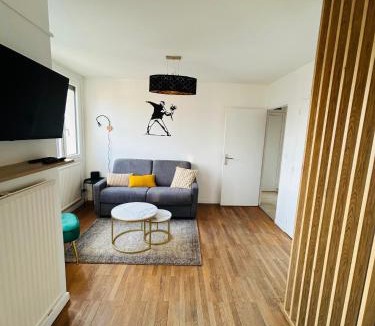 Meylan Apartment | Appartement Bellevue - T2 vue montagne - calme - parking gratuit - 4 personnes