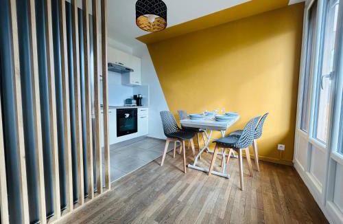 Meylan Apartment | Appartement Bellevue - T2 vue montagne - calme - parking gratuit - 4 personnes