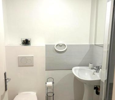 Antony Apartment | Appartement calme Antony, terrasse, vue jardin, proche Paris et Orly