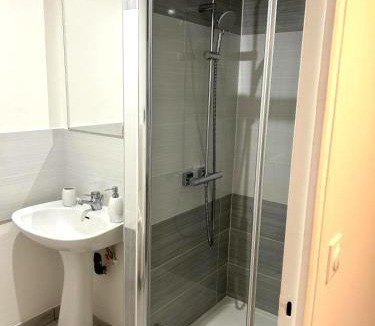 Antony Apartment | Appartement calme Antony, terrasse, vue jardin, proche Paris et Orly