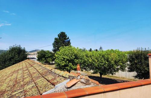 Issoire Apartment | Appartement calme et spacieux avec terrasse à Issoire