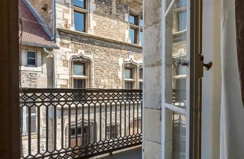 Vesoul House | Appartement charmant au cœur de Vesoul avec parking privé - FR-1-583-509