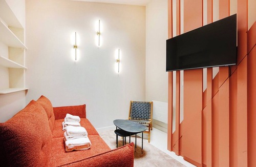 Saint-Vincent-de-Paul Apartment | Appartement Chic and Cosy-Canal Saint Martin