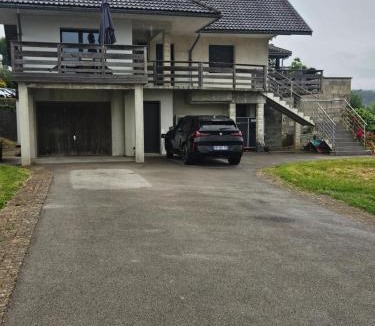 Clairvaux-les-Lacs Apartment | Appartement cosy avec terrasse proche du lac et des commodités