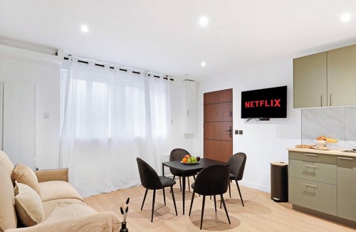 Quartier de la Maison-Blanche Apartment | Appartement coloré & rénové avec coin nuit – Paris
