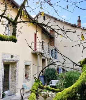 Mesnay Apartment | Appartement confortable à Mesnay - 70 m² - Balcon privé