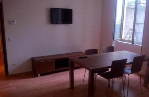 Roanne Apartment | Appartement confortable à Roanne avec jardin et parking