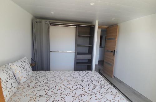 Gilhoc-sur-Ormeze Apartment | Appartement cosy