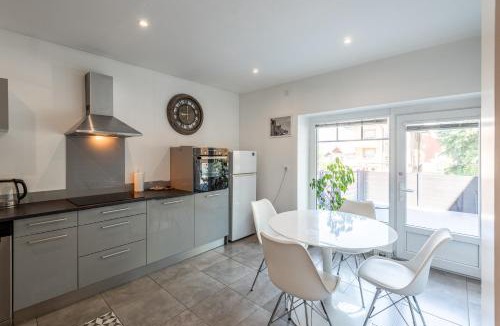 La Roche-sur-Foron Apartment | Appartement cosy entre Genève et Annecy-Terrasse & Parking