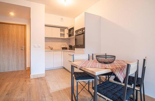 Valmorel Apartment | Appartement cosy 4* au pied des pistes avec WiFi et parking à Valmorel - FR-1-356-490
