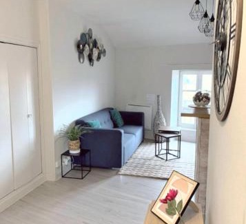 Issoire Apartment | Appartement cosy calme centre Issoire Belle vue sur le massif du Sancy et le Livradois-Forez WiFi