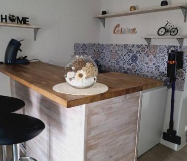 Issoire Apartment | Appartement cosy calme centre Issoire Belle vue sur le massif du Sancy et le Livradois-Forez WiFi
