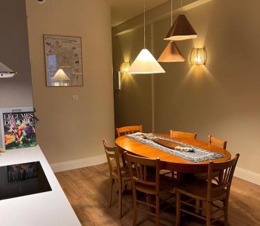 Avallon Apartment | Appartement de charme en plein cœur du centre historique - Parking Public Gratuit -