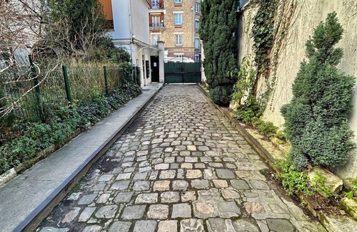 Jardin des plantes Apartment | Appartement de Charme Typique Parisien Dans le 5e Arrondissement
