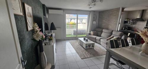 Eybens Apartment | Appartement entier 2 chambres avec terrasse