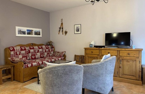 Villard-de-Lans Apartment | Appartement Fonctionnel avec Balcon, Garage et Wifi - Parfait pour 4 Personnes près des Pistes - FR-1-548-25