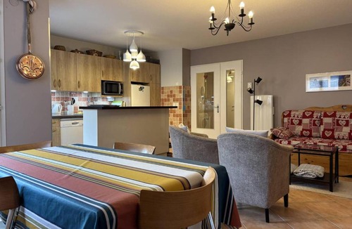 Villard-de-Lans Apartment | Appartement Fonctionnel avec Balcon, Garage et Wifi - Parfait pour 4 Personnes près des Pistes - FR-1-548-25