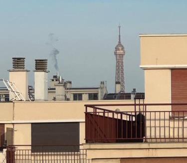Republique–Point-du-Jour Apartment | Appartement 28m2 pour 2- 3 personnes avec Balcon Metro Marcel Sambat