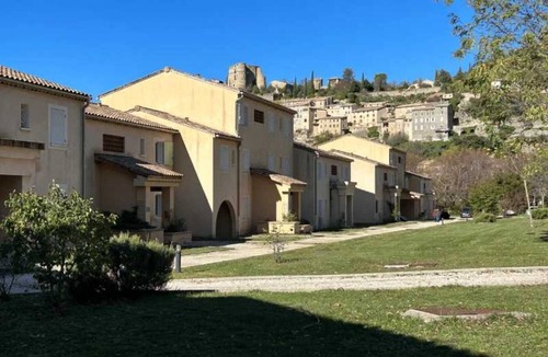 Montbrun-les-Bains Apartment | Appartement - Piscine - ccbbchi