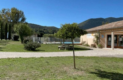 Montbrun-les-Bains Apartment | Appartement - Piscine - ccbbchi