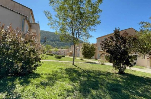 Montbrun-les-Bains Apartment | Appartement - Piscine - ccbbcia