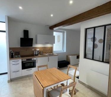 Saint-Germain-du-Bois Apartment | Appartement calme et chaleureux