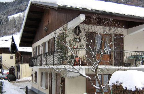 Areches Apartment | Appartement lumineux 75m² pour 4, coeur Arêches, terrasse, 2 chambres, parking privé, proche tout - FR-1-342-236